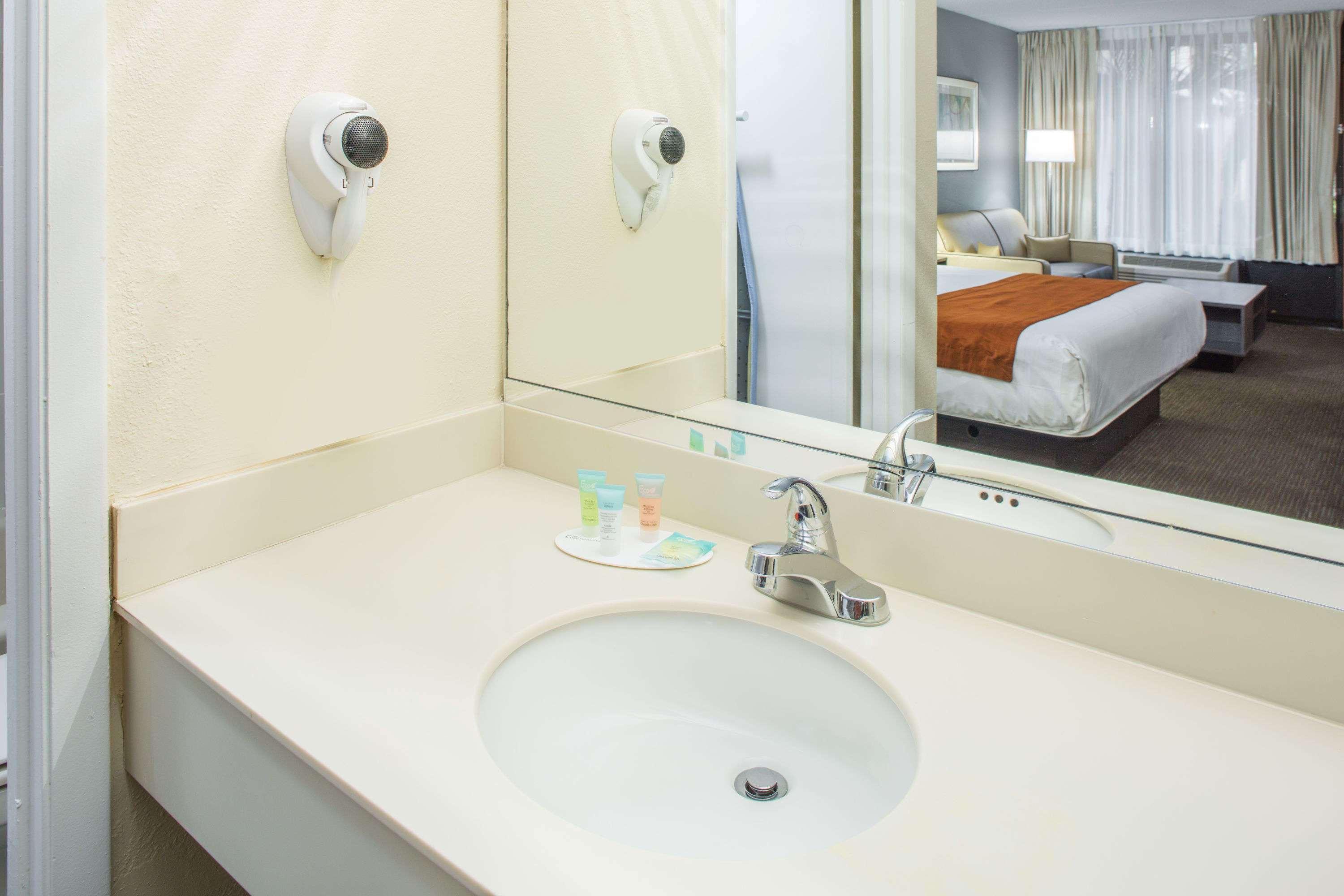 Days Inn & Suites By Wyndham Orlando Airport Dış mekan fotoğraf
