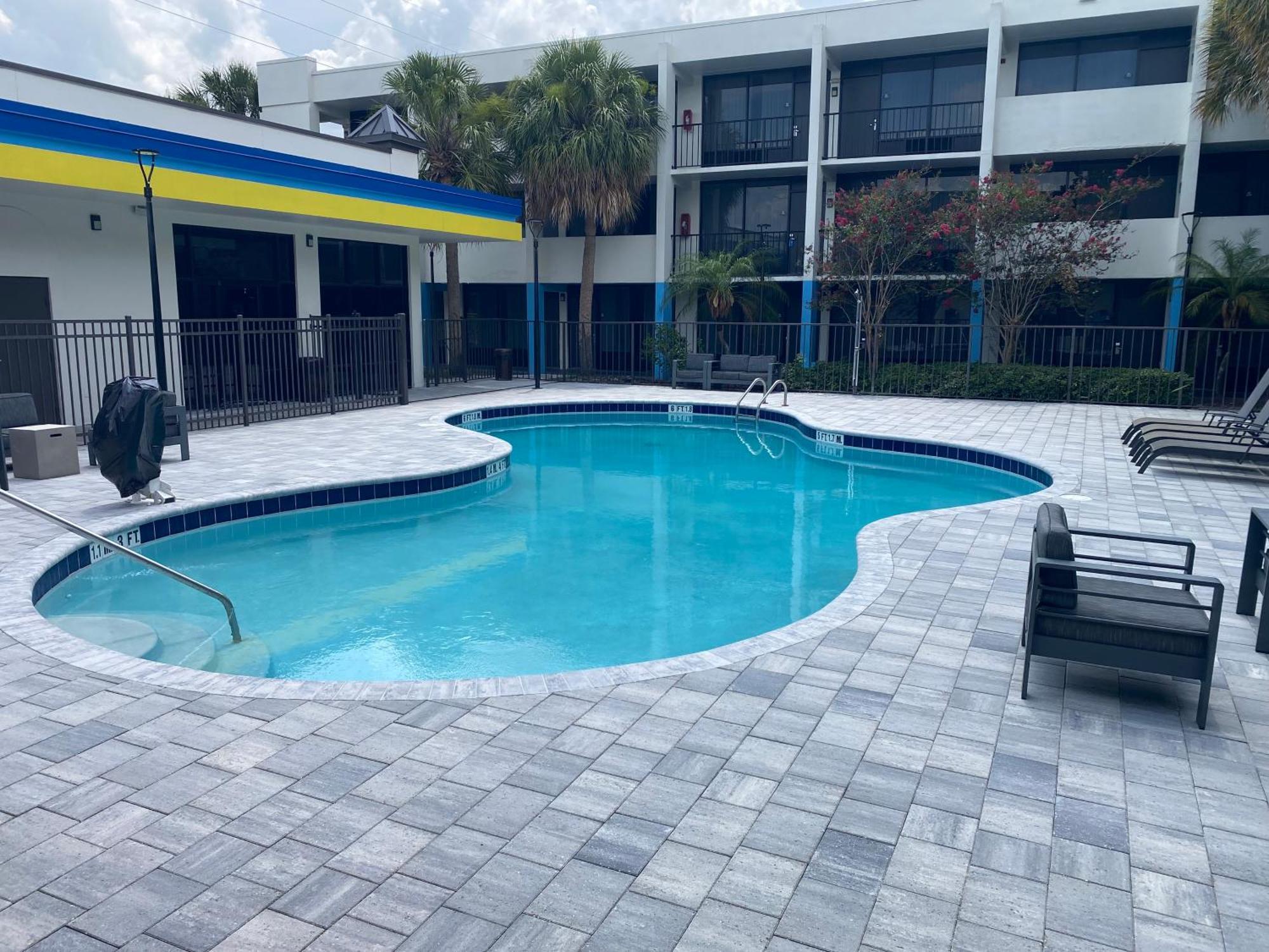 Days Inn & Suites By Wyndham Orlando Airport Dış mekan fotoğraf