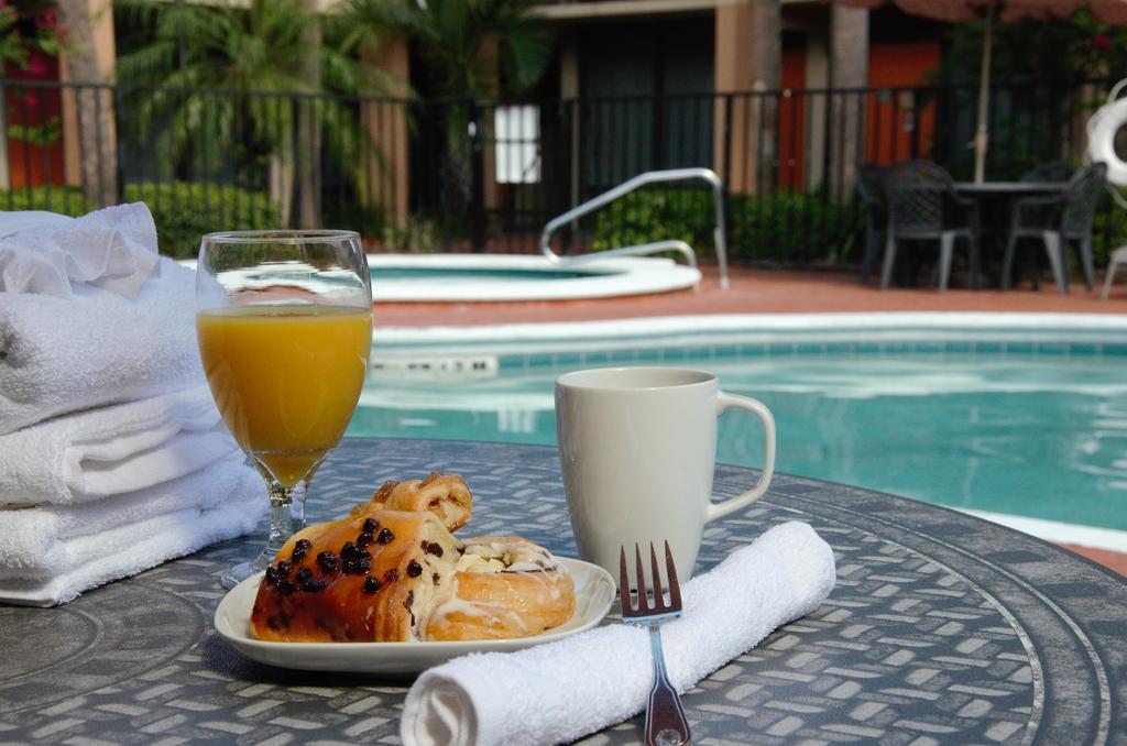 Days Inn & Suites By Wyndham Orlando Airport Dış mekan fotoğraf