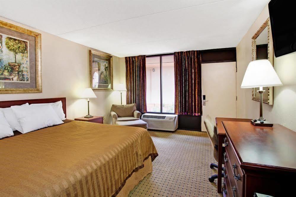 Days Inn & Suites By Wyndham Orlando Airport Dış mekan fotoğraf