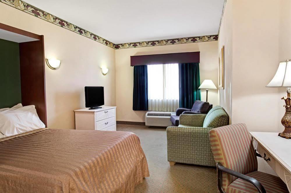 Days Inn & Suites By Wyndham Orlando Airport Dış mekan fotoğraf